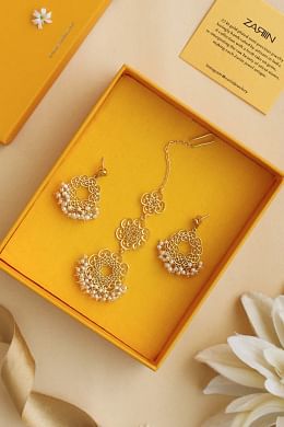 Buy Ethnic jewellery gift box by Zariin at Aashni and Co