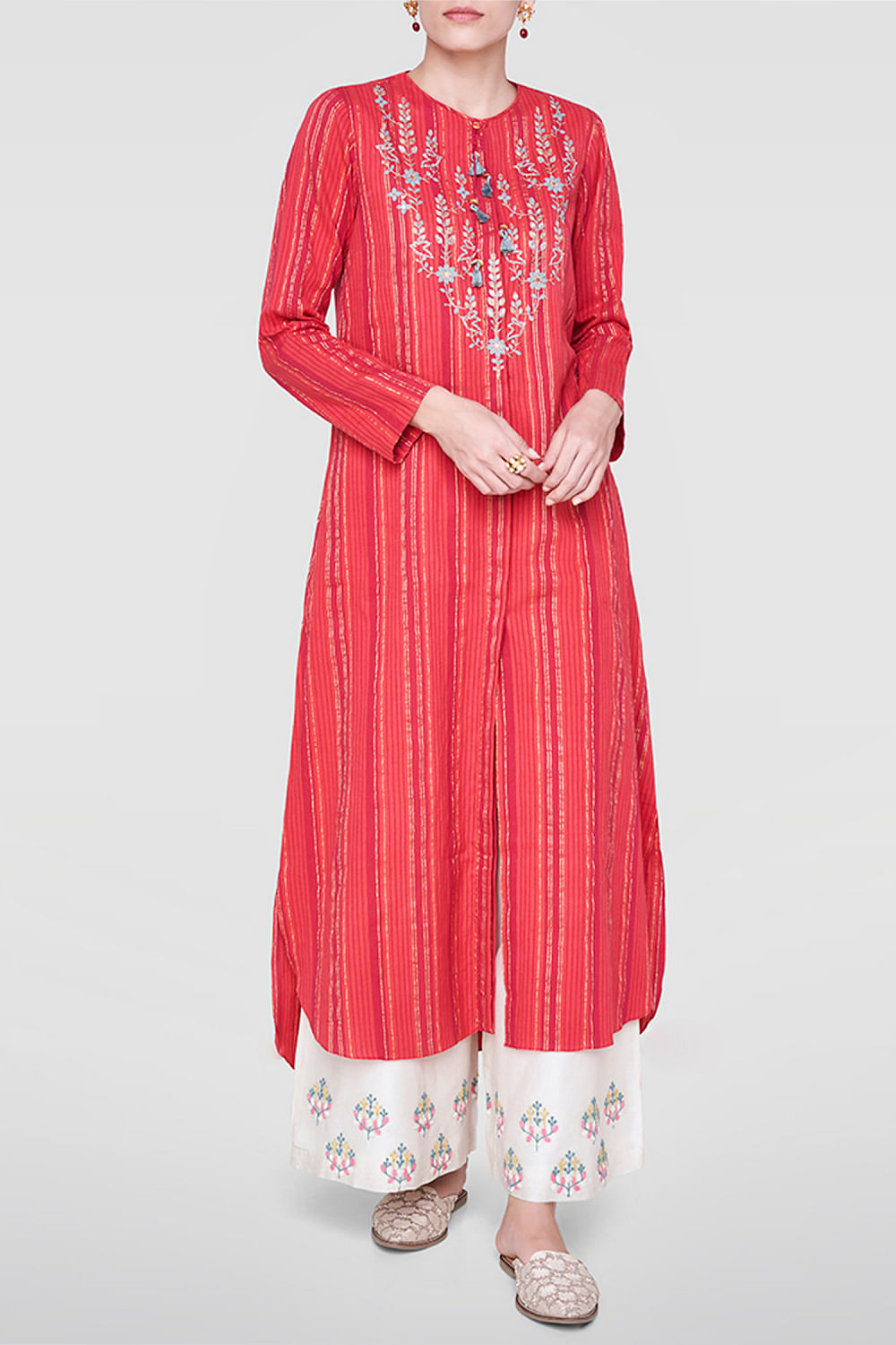 Sabyasachi Mukherjee - India 🇮🇳 | Designer party wear dresses, Pakistani  dress design, Indian fashion