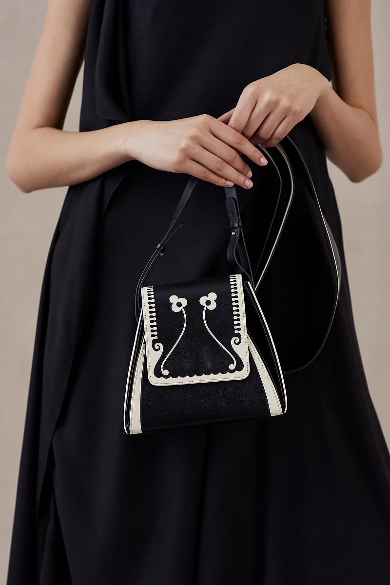 AMPM Accessories - Black and ivory saira bucket bag