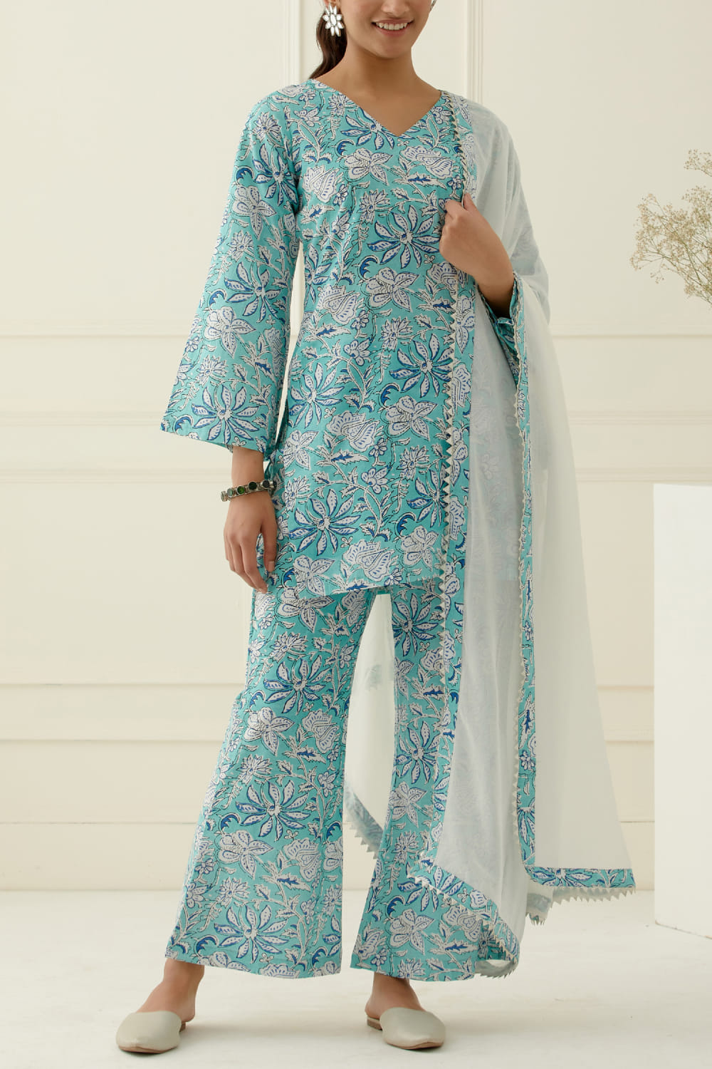 Women Sky Blue & Off White Floral Printed Kurta main image 0