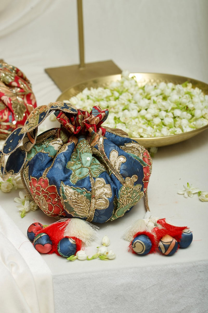 Paisley Kalamkari Floral Tote Bag – Priyaasi