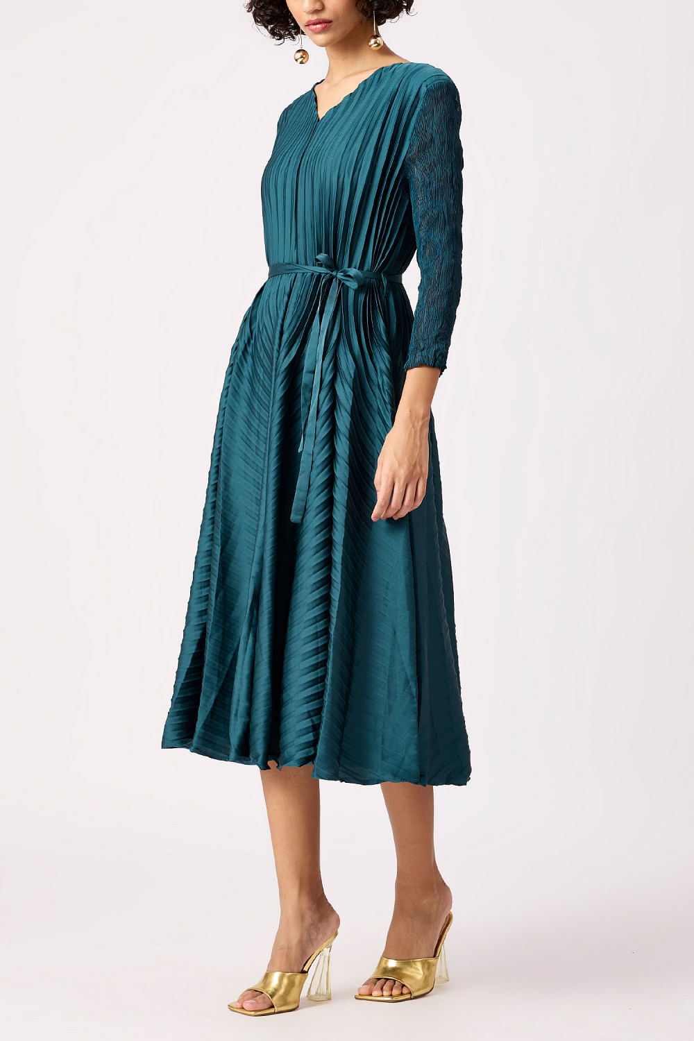 Buy Lake blue chevron pleated midi dress by Scarlet Sage at Aashni