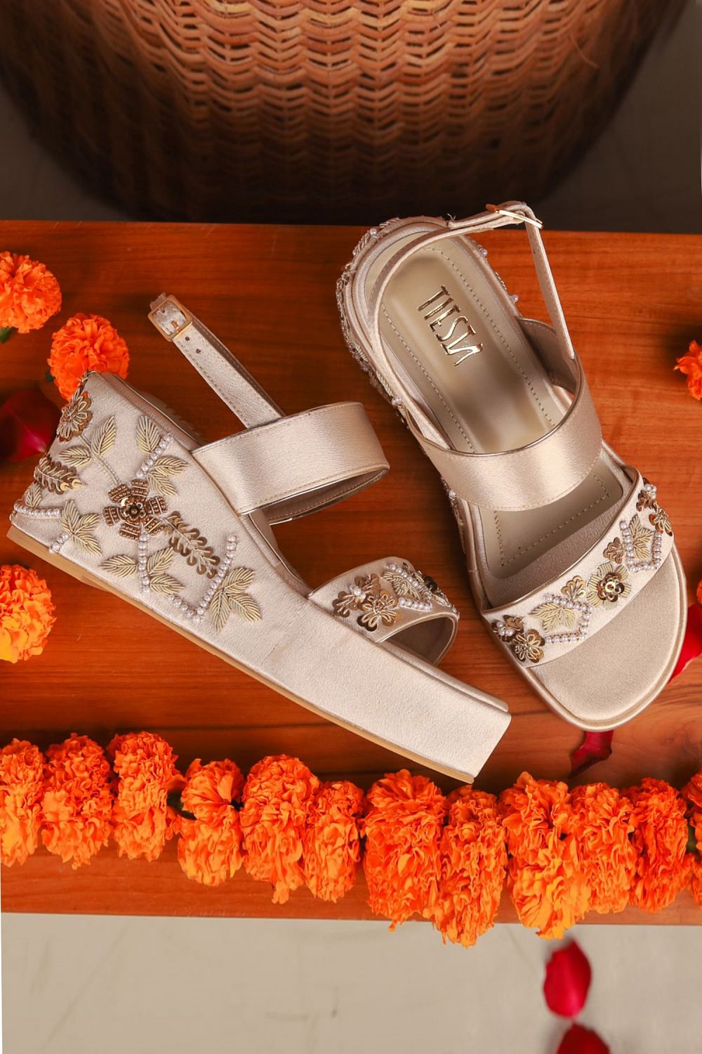 Light sales gold wedges