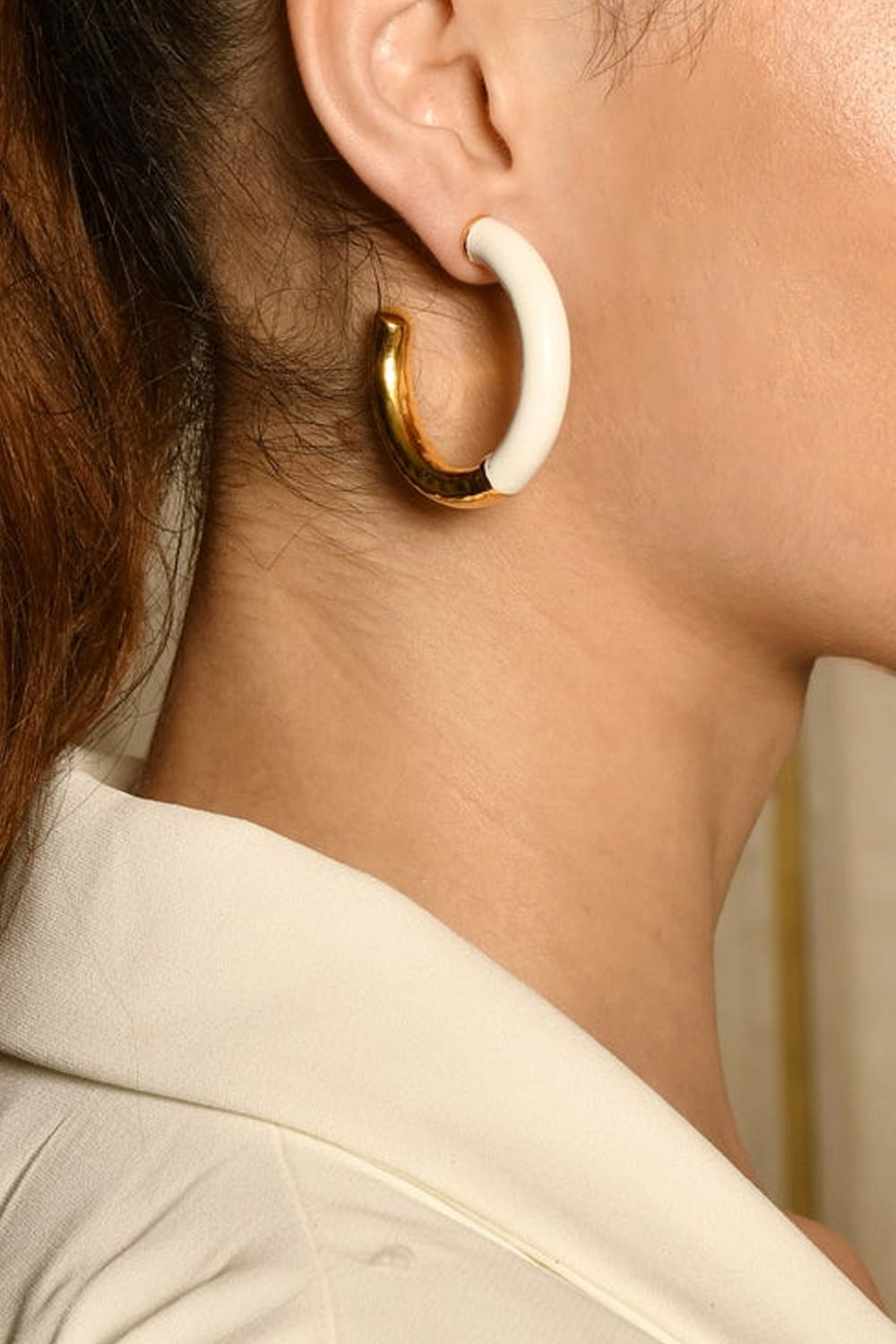Buy White and gold hammered hoop earrings by MNSH at Aashni and Co