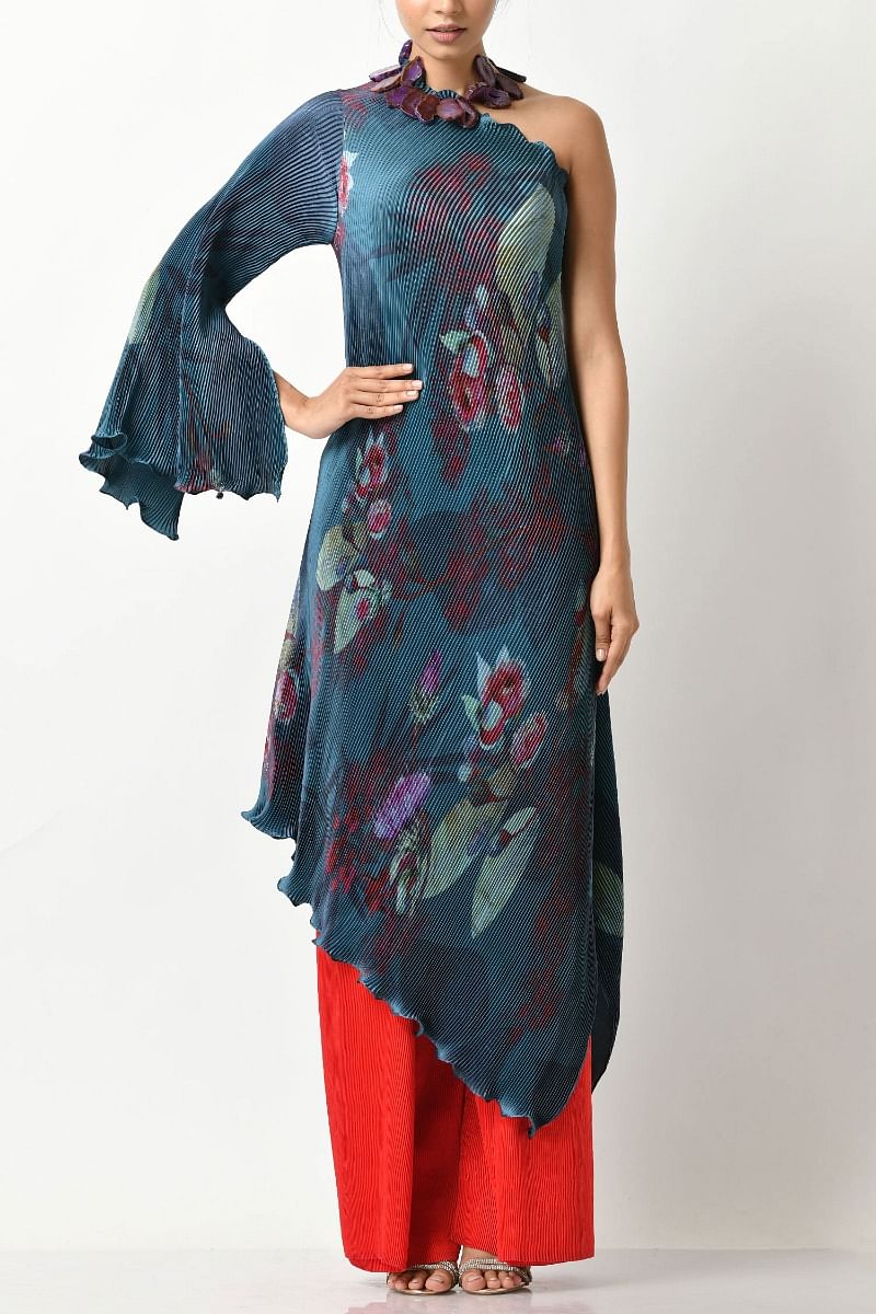 Uttamvastra gowns deals