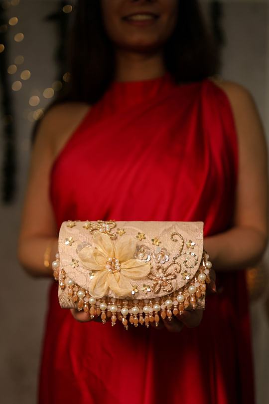 VANYA HANDICRAFT COLLECTION LONGING TO BUY Baeutifully Designed Indian  Bridal Clutch/Wedding/Party Clutches for Women & Girls-Golden Color :  Amazon.in: Fashion
